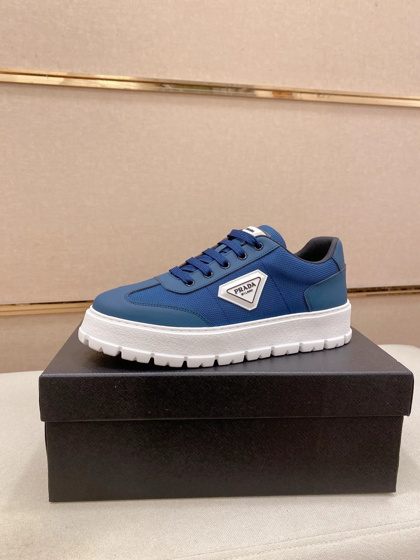 Men's men's shoes💰: 440💰[Prada～Prada] Trendy new styles are on the market. Same style as the official website. Counter quality. Original version. [Strong] [Strong] Imported selected first-layer cowhide. Comfortable and breathable sheepskin lining, fine workmanship, upper layer made of 100% pure cowhide, original last shape, comfortable on the feet, shoe sizes 38 to 44